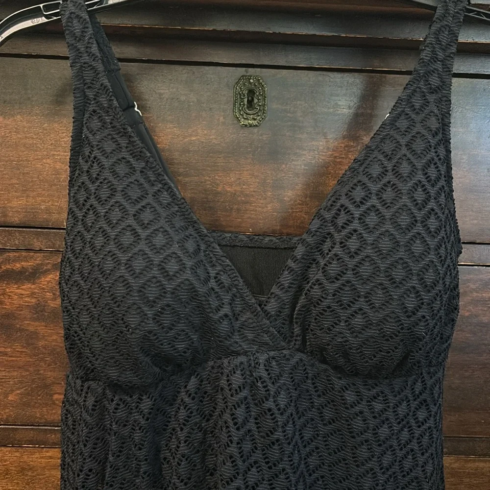 Women’s Swimsuit - Picture 2 of 7